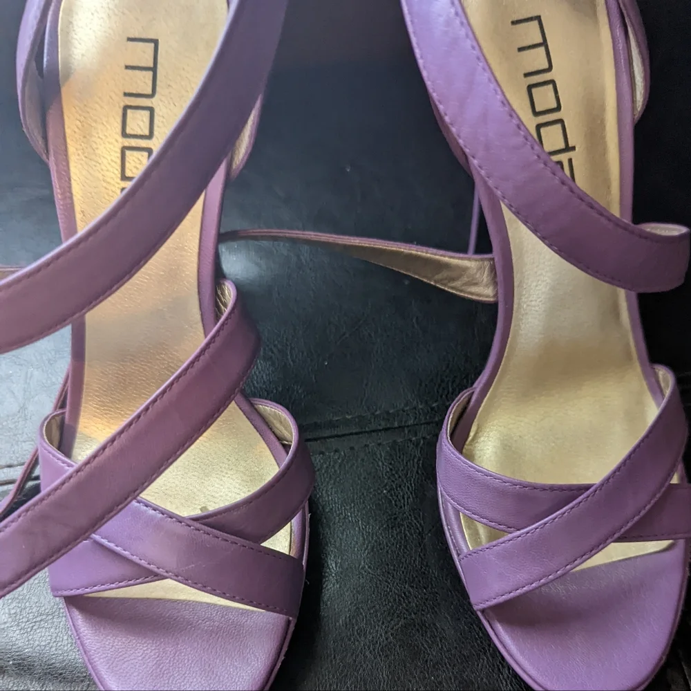 Moda Heels - Picture 1 of 3